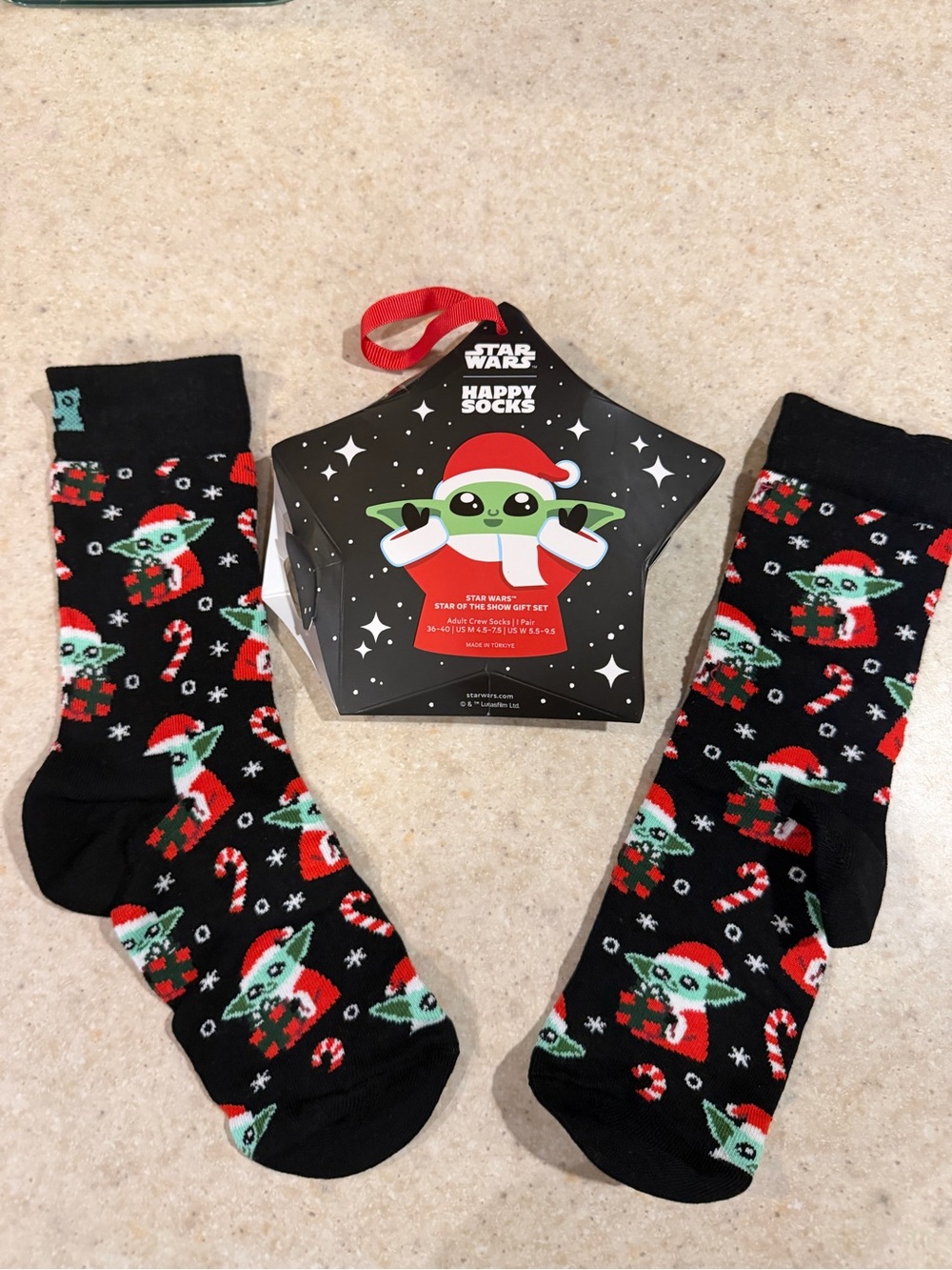 Happy Socks Star Wars The Child Holiday Crew Socks in Black, Red, Green